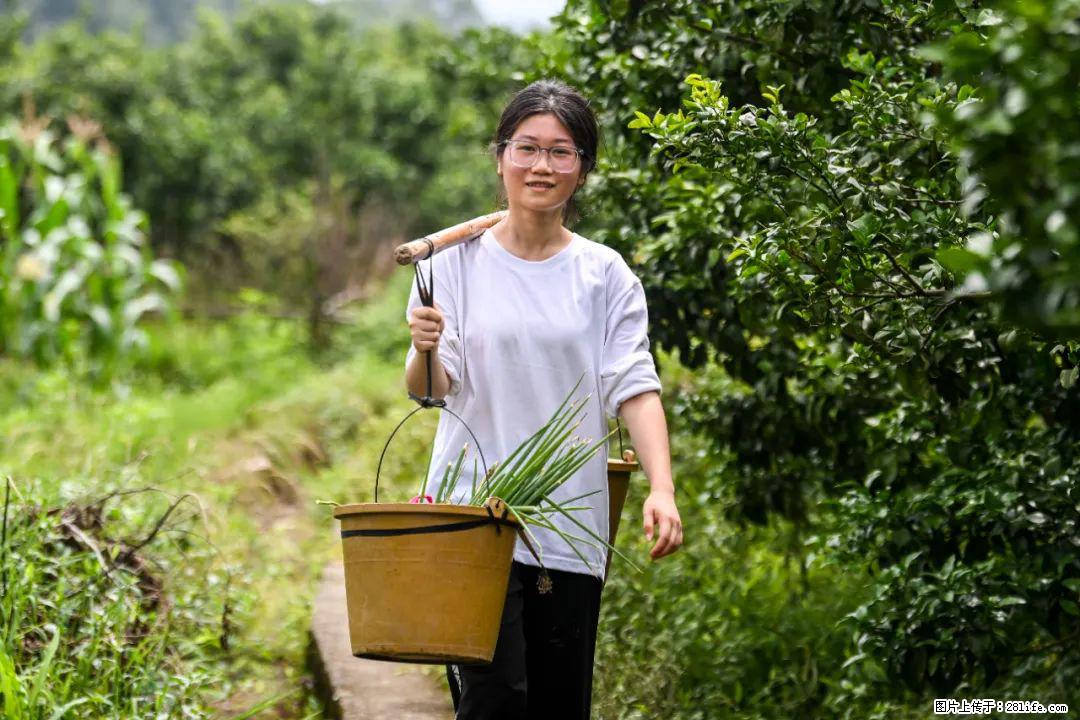 全网追的“扁担女孩”,找了一份暑假工,时薪12元 - 张北生活资讯 - 张北28生活网 zhangbei.28life.com
